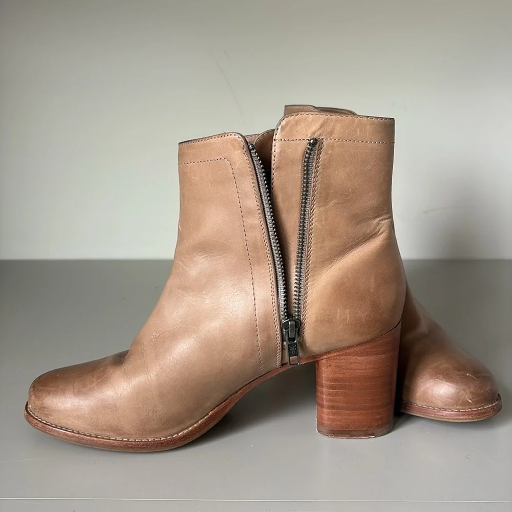 Frye Addie Double Zip Boot Size 9.5 B